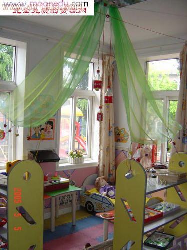 幼儿园区角娃娃家布置图片-托班幼儿园区角娃