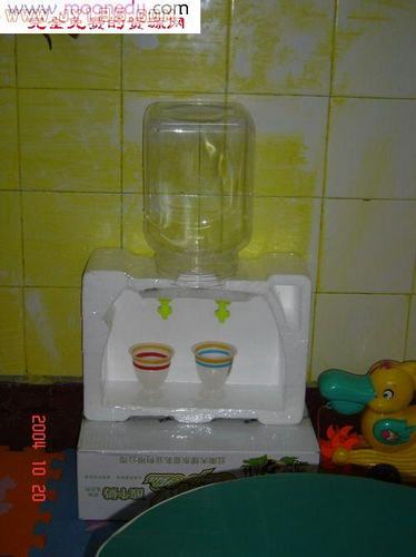 幼儿园区角娃娃家布置图片-饮水机