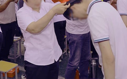 在中学“五四”成人礼仪式上的讲话稿