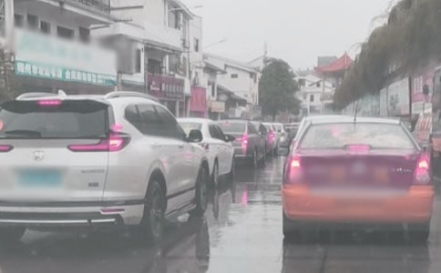 手动档堵车时开车技巧