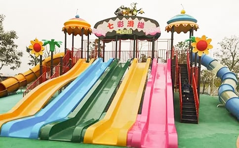 小班安全安全教案《玩滑梯》