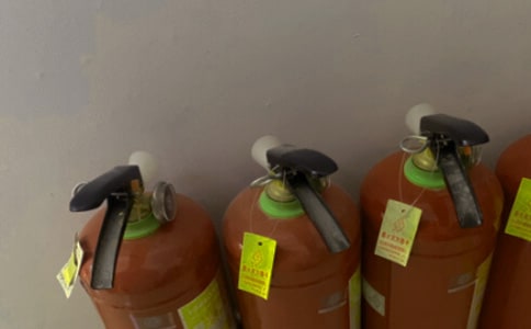 泡沫灭火器的使用方法