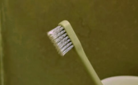 正确使用牙刷的方法