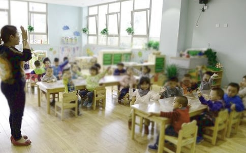 幼儿园活动《小刺猬背果果》教案